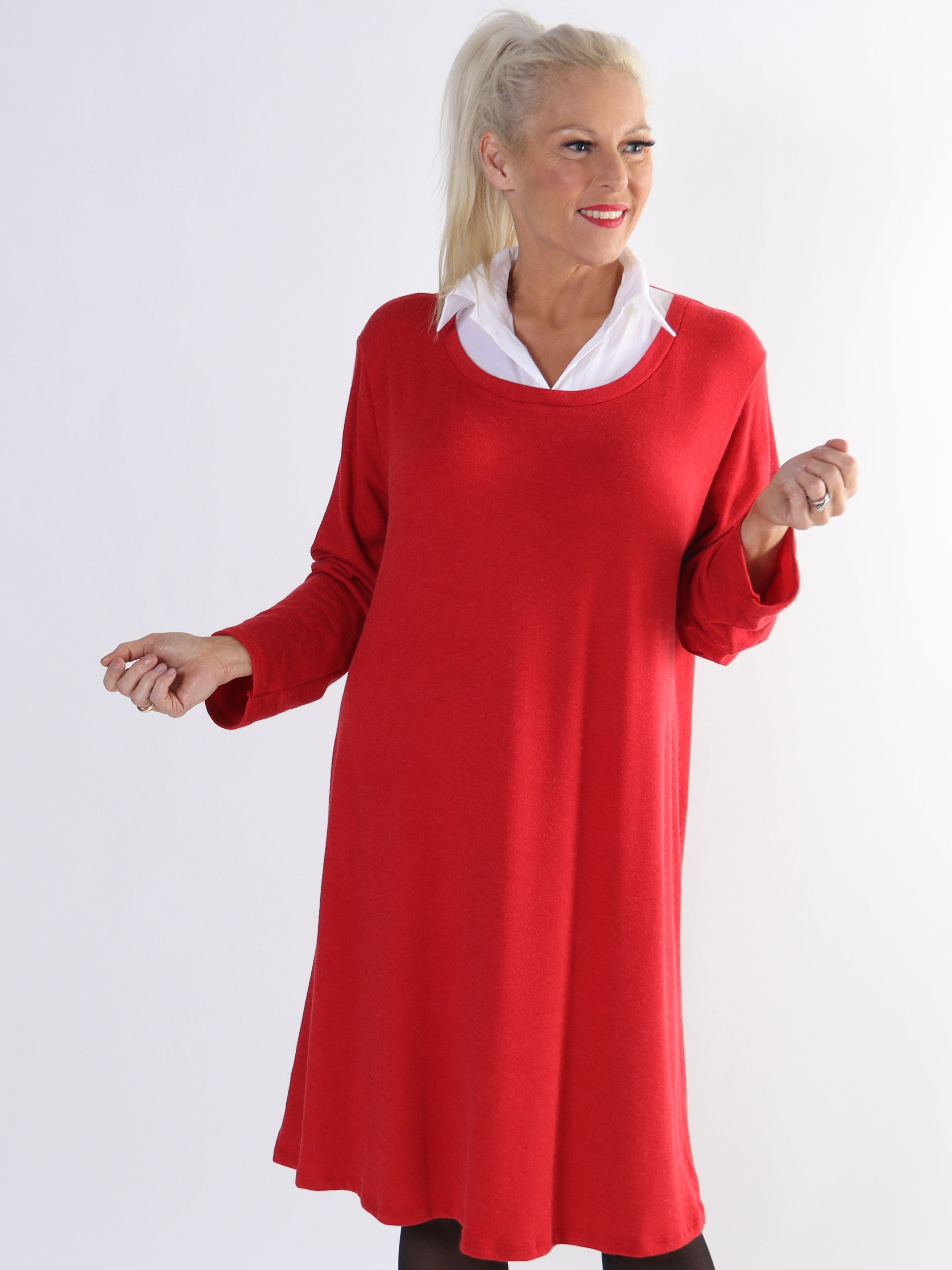 Rita Long - Dejlig blød plus size kjole med hvid skjortekrave